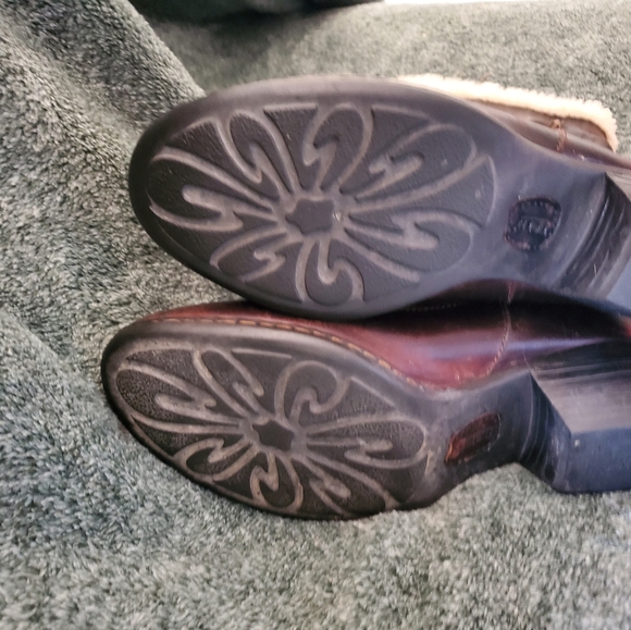 Born size 9 1/2 Sherpa Ankle Boots. - Picture 3 of 5